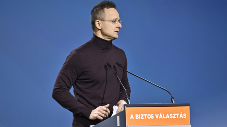 Szijjarto advierte a la UE: "No es Fortnite, sino el mundo real"