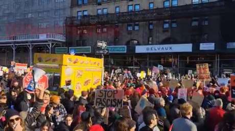 "Gobierno fascista": Las protestas contra la Administración Trump arrasan Nueva York (VIDEOS)