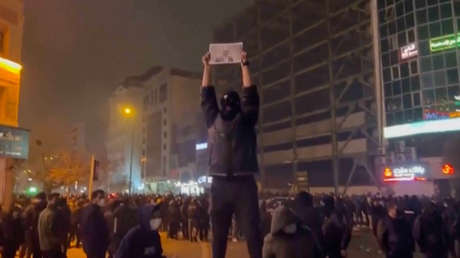 Canciller iraní: Grupos terroristas armados se infiltraron entre los manifestantes