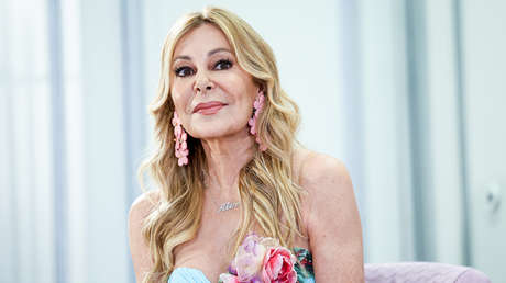 "¿Estabas esposada?": Una actriz española vinculada a Epstein sale en defensa de Julio Iglesias