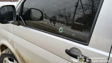 A tiros contra la movilización forzosa: atacan una furgoneta militar en un pueblo ucraniano (FOTOS, VIDEO)