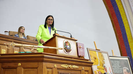 Delcy Rodríguez: "Si algún día me tocase ir a Washington, lo haré de pie, no arrastrada"