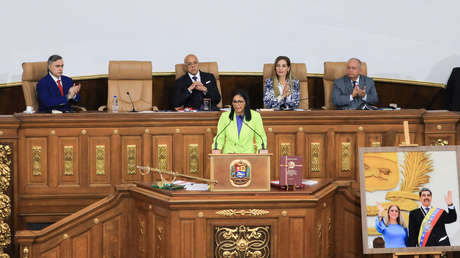 Delcy Rodríguez presenta un proyecto de reforma para impulsar el sector petrolero venezolano