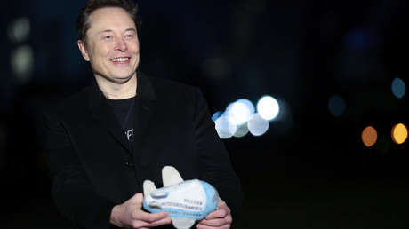 Una aerolínea se ríe de X y Musk responde