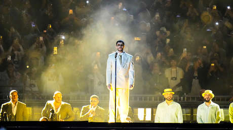 VIDEO: Bad Bunny se equivoca y grita "Chile" durante un concierto en Perú