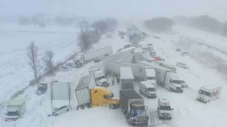 VIDEO: Choque masivo de más de 100 vehículos paraliza autopista en Míchigan