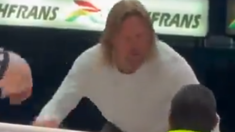 VIDEO: Turista extranjero invade el 'ring' de lucha libre en México y así termina