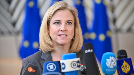 Financia el "pozo sin fondo" en Kiev: Piden renuncia de jefa de Exteriores de un país de la UE