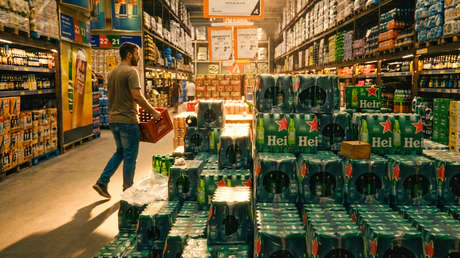 Compra cientos de cajas de cerveza a precio de saldo por "error de sistema" y logra llevárselas