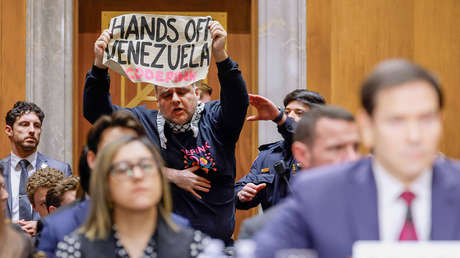 "Crimen de guerra": Manifestante interrumpe a Rubio en audiencia clave sobre Venezuela (VIDEO)