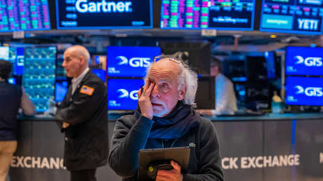 Economista que predijo la crisis de 2008: "La burbuja está en el dólar"