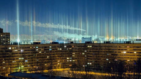 Pilares de luz y auroras boreales: el espectáculo de luz que 'hechizó' San Petersburgo (VIDEO)
