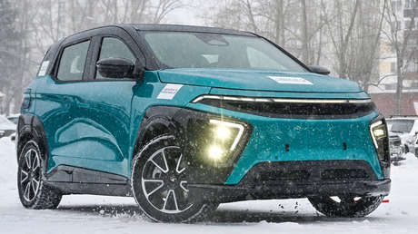 FOTOS, VIDEO: Presentan novedoso coche eléctrico de fabricación rusa