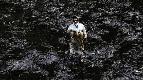 A cuatro años del mayor desastre ambiental de Perú, el crudo aún llega a las playas