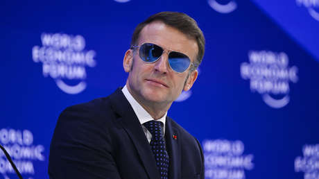 "Macron es el hazmerreír del mundo": Político francés cita a Zajárova por las "gafas mágicas"