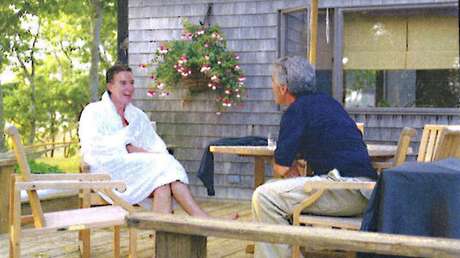 Vínculos con Epstein vuelven a golpear al exembajador británico en EE.UU.