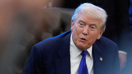 Trump lanza advertencia al líder supremo de Irán: "Debería estar preocupado"