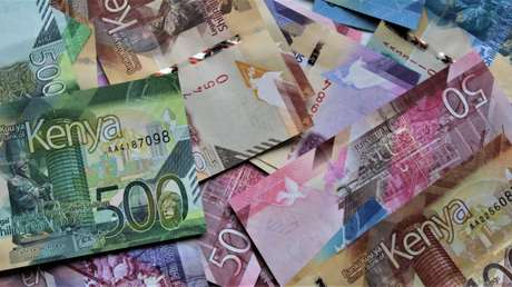 Este país africano penaliza la creación de ramos decorativos con billetes