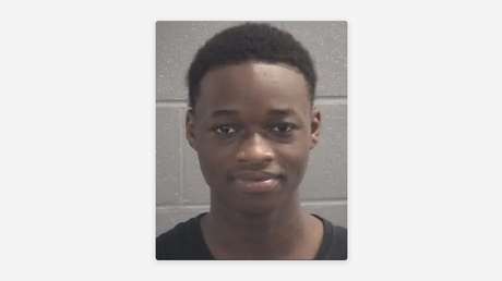 Mató a un menor y sonrió durante su arresto (FOTO)