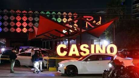 Entra a un casino para divertirse, se desploma y muere en pleno juego