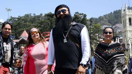 El 'gurú' acusado de asesinatos y violaciones que ha logrado salir de la cárcel 15 veces