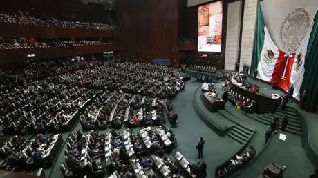 La instalación de una peluquería en el Senado desata un insólito debate en México