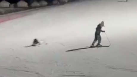 VIDEO: Se fractura ambas piernas tras caer por un acantilado a máxima velocidad