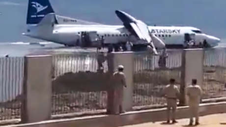 VIDEOS: Un avión de pasajeros se accidenta en la costa de Somalia