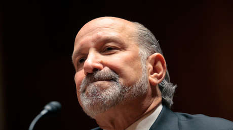 Secretario de Comercio de EE.UU. admite visita a la isla de Epstein en "vacaciones familiares"