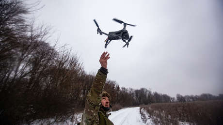 Atrocidades de Kiev contra civiles: drones golpean un funeral, autos y menores en Rusia