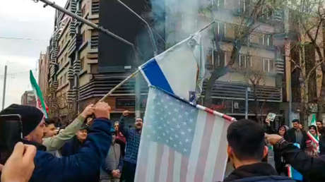 VIDEO: Queman banderas de EE.UU. e Israel durante marchas masivas en Irán