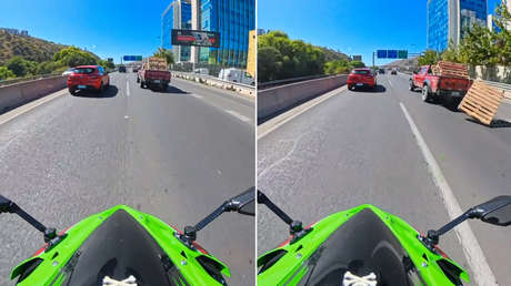 VIDEO: Motociclista se salva del impacto de un objeto como en 'Destino final'