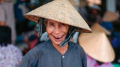 Dientes negros: ¿qué significa este extraño ritual de belleza originado en la Edad de Hierro?