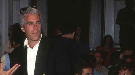 Enviado de Putin pregunta por qué los medios protegen a demócratas vinculados con Epstein