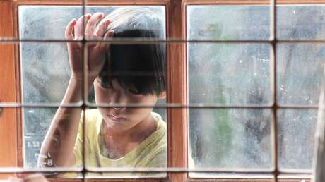 Dictan "sentencia leve" para niñero que abusó de 20 menores durante una década