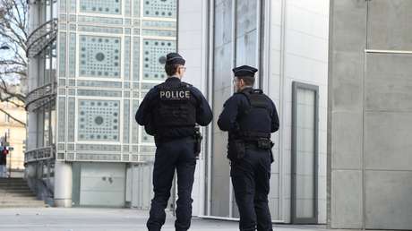 Allanan instituto cultural que fue presidido por político francés vinculado a Epstein