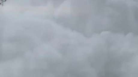 Pasajero capta el momento en el que su tren es 'devorado' por una avalancha (VIDEO)