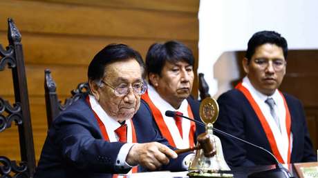 Quién es José María Balcázar, el nuevo presidente encargado de Perú