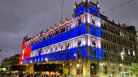 VIDEO, FOTO: El Zócalo de México se ilumina con los colores de la bandera cubana