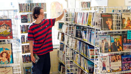 La generación Z desempolva el DVD: ¿Por qué los jóvenes vuelven a los videoclubs?
