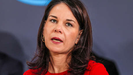 Baerbock plantea un dato erróneo sobre Groenlandia y la corrigen en directo