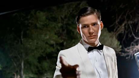 Acusan a estrella de 'Volver al futuro' de mantener cautiva a una "esclava sexual"