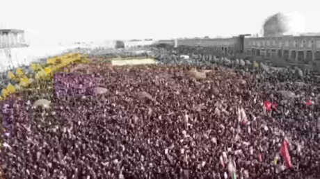 VIDEOS: Irán sale a las calles tras la muerte del ayatolá Jameneí