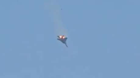 MOMENTO en que cae un F-15 de EE.UU. en Kuwait (VIDEO)