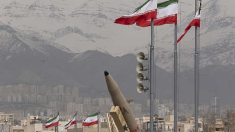 Irán afirma estar en "guerra total" y promete vengar la muerte de su líder supremo