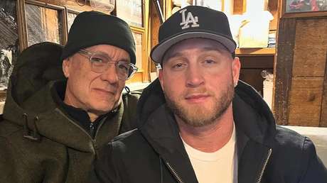 "Libérenme": hijo de Tom Hanks queda varado en Colombia por esta razón