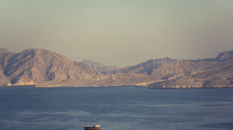 CBS: Trump considera tomar el control del estrecho de Ormuz