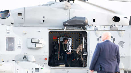 VIDEO: Macron sube a la cubierta del portaviones francés Charles de Gaulle en el Mediterráneo
