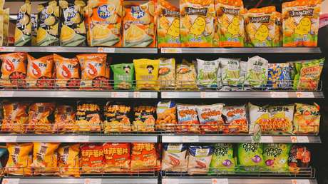 Comer alimentos ultraprocesados aumenta el riesgo de sufrir estos tipos de cáncer