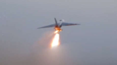 Irán lanza severos ataques contra bases aéreas y el centro de inteligencia israelí (VIDEO)